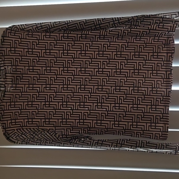 INC International Concepts Black and White Geometric Top NWOT - Picture 3 of 3